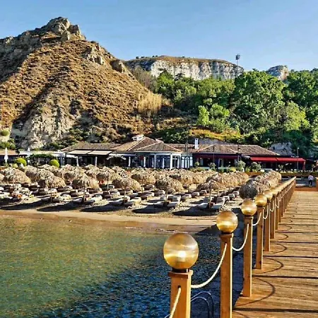 Queen's View 14-near Botanic Garden Apartment Balchik