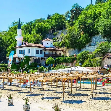 Queen's View 14-near Botanic Garden Apartment Balchik