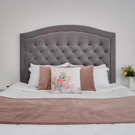 Апартаменти Queen's View 14-pools-near Botanic Garden