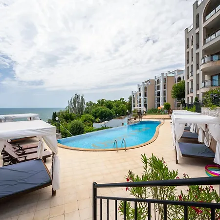 Apartment Queen's View 14-near Botanic Garden Balchik