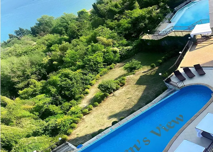 Апартаменти Queen's View 14-pools-near Botanic Garden