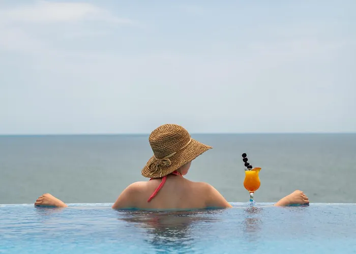 Апартаменти Queen's View 14-pools-near Botanic Garden Балчик