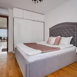 Queen's View 14-pools-near Botanic Garden Apartment Balchik