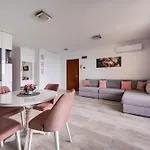 Apartment Queen's View 14-pools-near Botanic Garden *