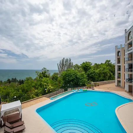 Queen's View 14-pools-near Botanic Garden