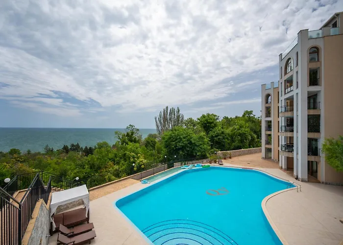 Queen's View 14-pools-near Botanic Garden