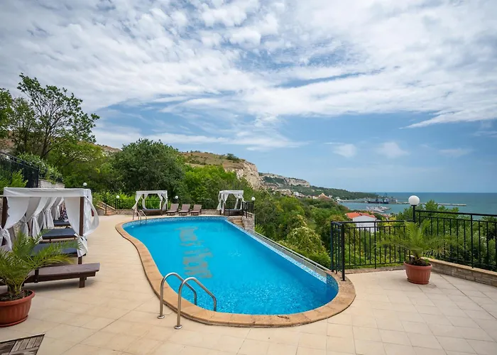 Queen's View 14-pools-near Botanic Garden Apartment