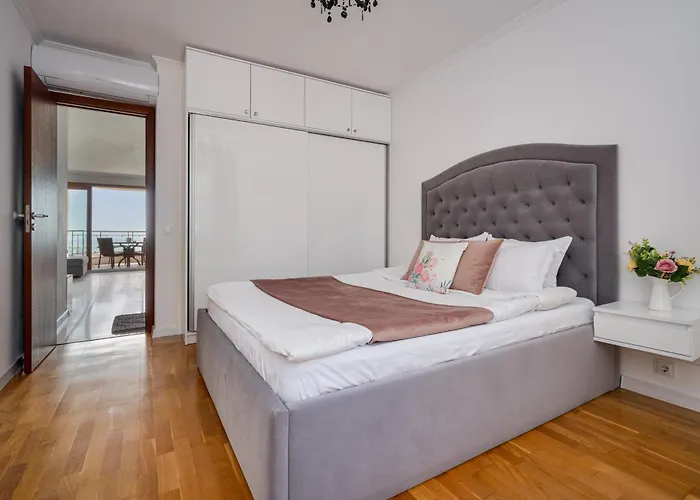 Queen's View 14-pools-near Botanic Garden Apartment Balchik