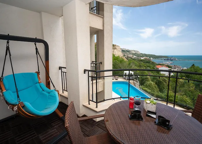 Queen's View 14-pools-near Botanic Garden *